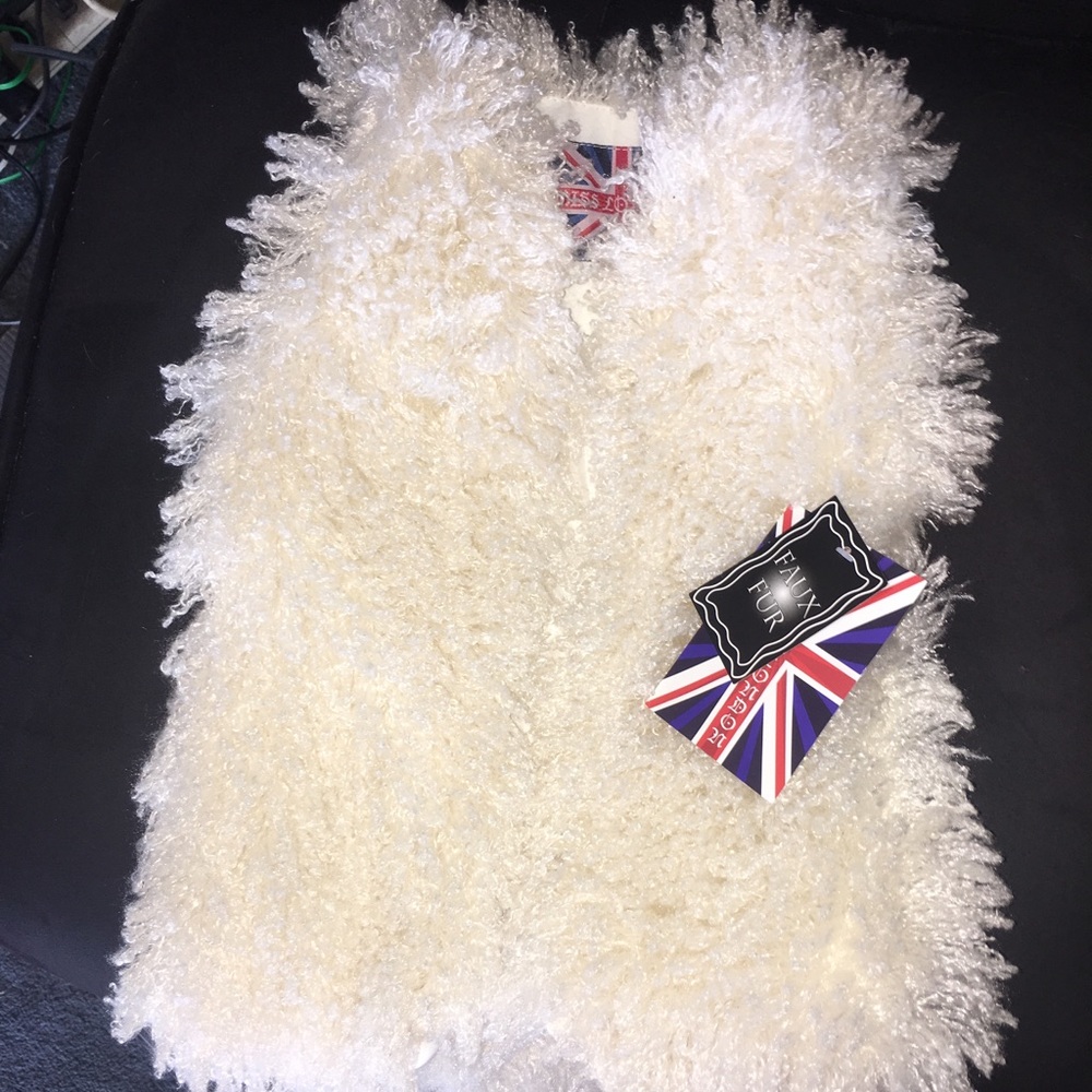 NWT Miss London faux Fur vest✨